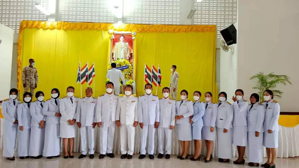 นายชัยยา ฤทธิ์เดช นายกองค์การบริหารส่วนตำบลทุ่งบุหลัง พร้อมด้วยพนักงาน อบต. เข้ากิจกรรมน้อมรำลึกในพระมหากรุณาธิคุณ เนื่องในวันคล้ายวันสวรรคตพระบาทสมเด็จพระบรมชนกาธิเบศร มหาภูมิพลอดุลยเดชมหาราชบรมนาถบพิตา 13 ตุลาคม 2565